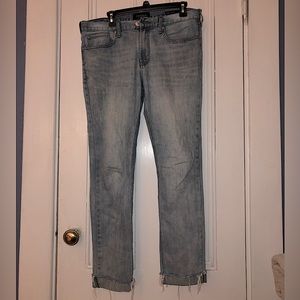 Skinny Jeans with frayed cuffs